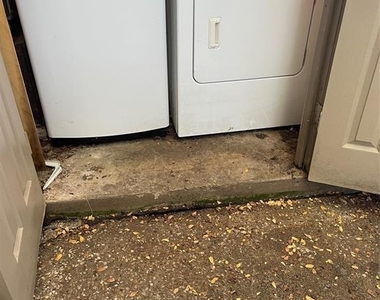 2304 Barton Village Cir - Photo Thumbnail 8