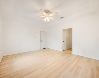 1702 Ireland Dr - Photo Thumbnail 10