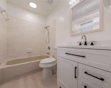 1702 Ireland Dr - Photo Thumbnail 15