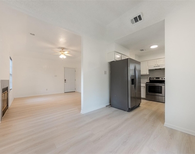 1702 Ireland Dr - Photo Thumbnail 8