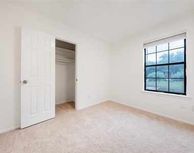 1702 Ireland Dr - Photo Thumbnail 16