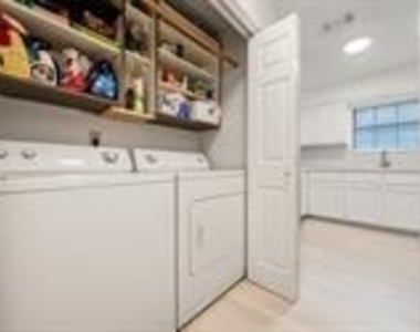1702 Ireland Dr - Photo Thumbnail 11