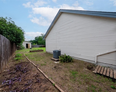 1702 Ireland Dr - Photo Thumbnail 23