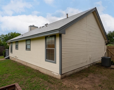1702 Ireland Dr - Photo Thumbnail 25