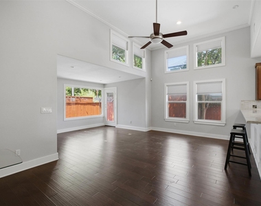1315 W Anderson Ln - Photo Thumbnail 11