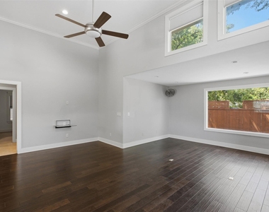 1315 W Anderson Ln - Photo Thumbnail 17