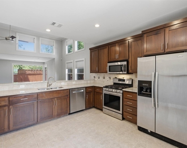 1315 W Anderson Ln - Photo Thumbnail 6