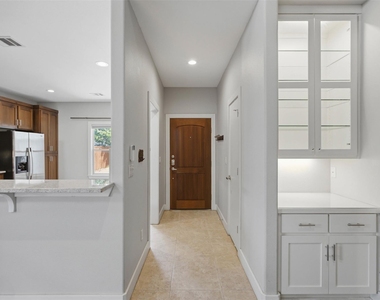 1315 W Anderson Ln - Photo Thumbnail 5