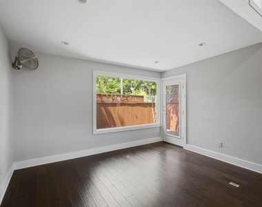 1315 W Anderson Ln - Photo Thumbnail 12