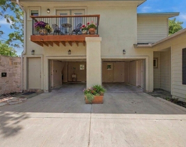 1315 W Anderson Ln - Photo Thumbnail 4