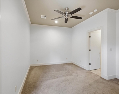 1315 W Anderson Ln - Photo Thumbnail 21