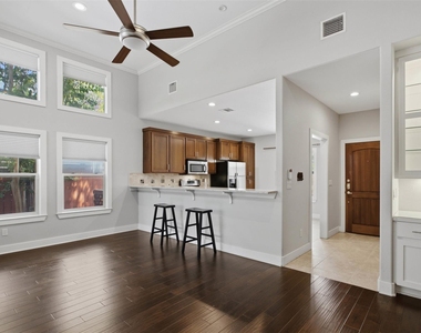 1315 W Anderson Ln - Photo Thumbnail 14
