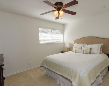 1353 Lost Creek Blvd - Photo Thumbnail 20