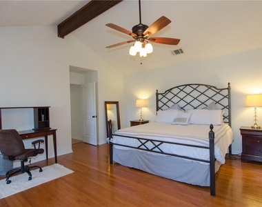 1353 Lost Creek Blvd - Photo Thumbnail 15