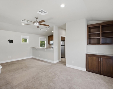 1315 W Anderson Ln - Photo Thumbnail 9