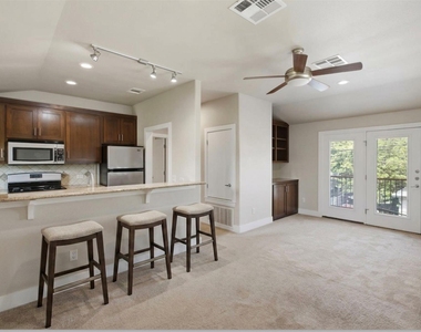 1315 W Anderson Ln - Photo Thumbnail 13