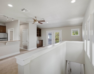 1315 W Anderson Ln - Photo Thumbnail 5