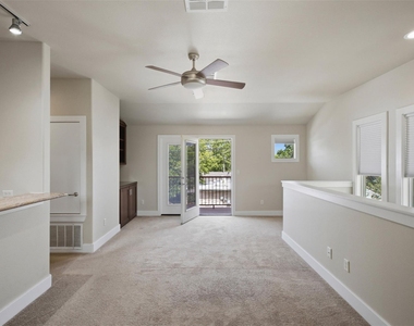 1315 W Anderson Ln - Photo Thumbnail 7
