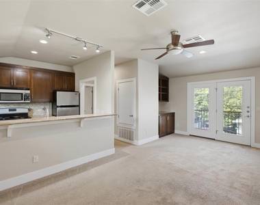 1315 W Anderson Ln - Photo Thumbnail 6