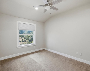 1315 W Anderson Ln - Photo Thumbnail 15