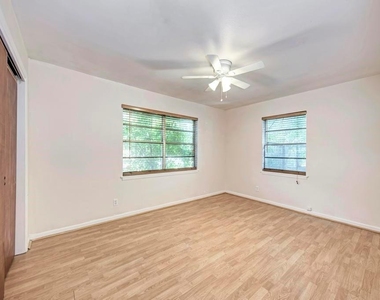 1805 Mohle Dr - Photo Thumbnail 12