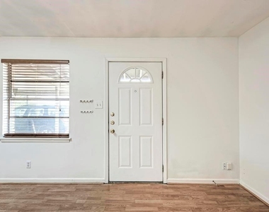 1805 Mohle Dr - Photo Thumbnail 2