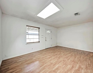 1805 Mohle Dr - Photo Thumbnail 5