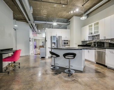 311 W 5th St - Photo Thumbnail 1
