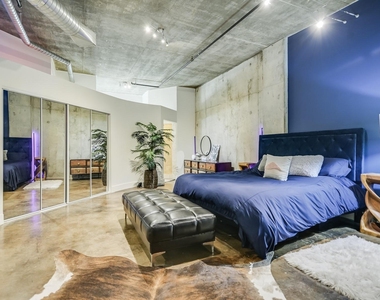 311 W 5th St - Photo Thumbnail 3