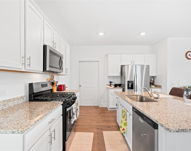 143 Santa Rosa Ln - Photo Thumbnail 6