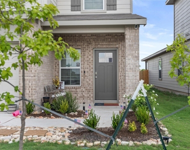 143 Santa Rosa Ln - Photo Thumbnail 1