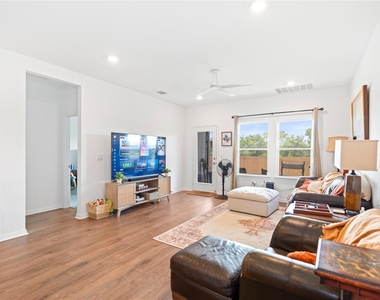 143 Santa Rosa Ln - Photo Thumbnail 11