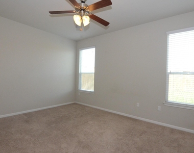 360 Purple Martin Ave - Photo Thumbnail 11
