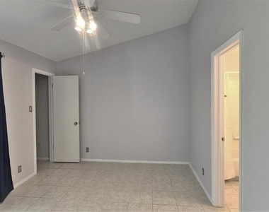 106 E 30th St - Photo Thumbnail 9