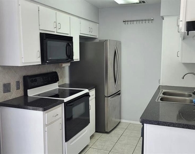 106 E 30th St - Photo Thumbnail 5