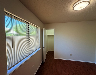 2013 James Pl - Photo Thumbnail 24