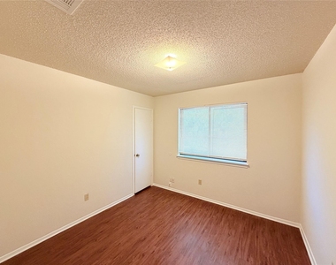 2013 James Pl - Photo Thumbnail 25