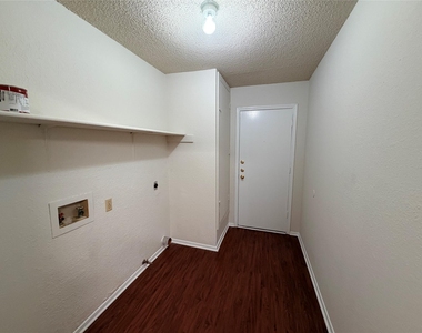 2013 James Pl - Photo Thumbnail 13