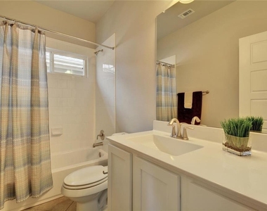 900 Banyon St - Photo Thumbnail 18