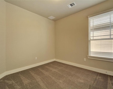 900 Banyon St - Photo Thumbnail 16