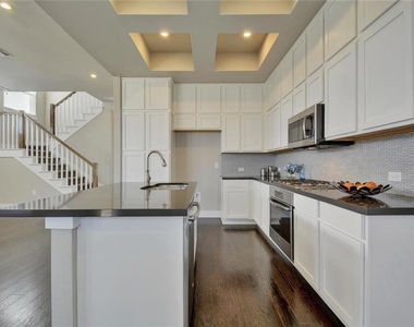 900 Banyon St - Photo Thumbnail 9