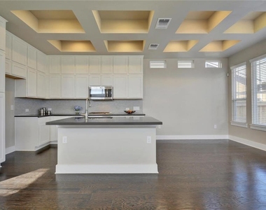 900 Banyon St - Photo Thumbnail 10