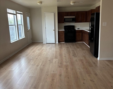 11805 Stoney Meadow Dr - Photo Thumbnail 2