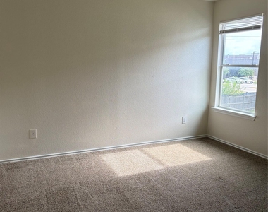 11805 Stoney Meadow Dr - Photo Thumbnail 8