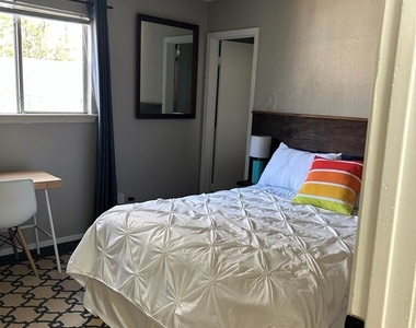 5205 Evans Ave - Photo Thumbnail 8