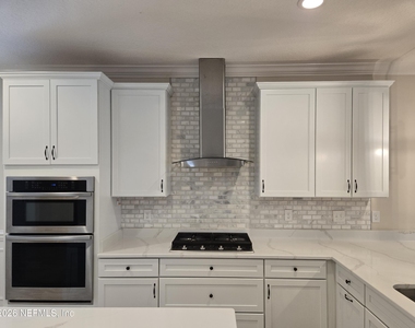 835 Silver Pine Drive - Photo Thumbnail 8