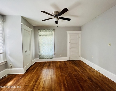 2322 Herschel Street - Photo Thumbnail 5