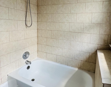 2322 Herschel Street - Photo Thumbnail 9
