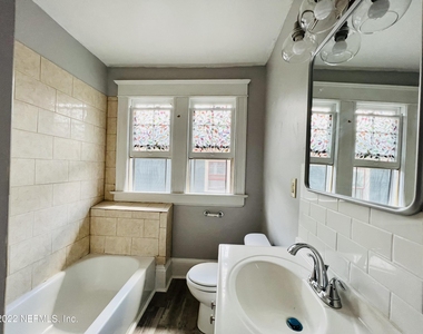 2322 Herschel Street - Photo Thumbnail 7