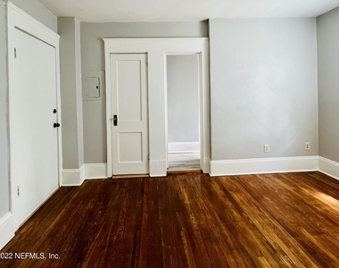 2322 Herschel Street - Photo Thumbnail 6